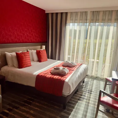 Hotell Mercure Rouen Val De Reuil 4*