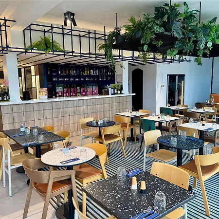 Отель Mercure Rouen Val De Reuil