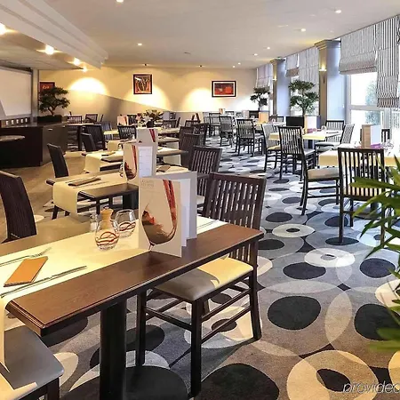 Отель Mercure Rouen Val De Reuil